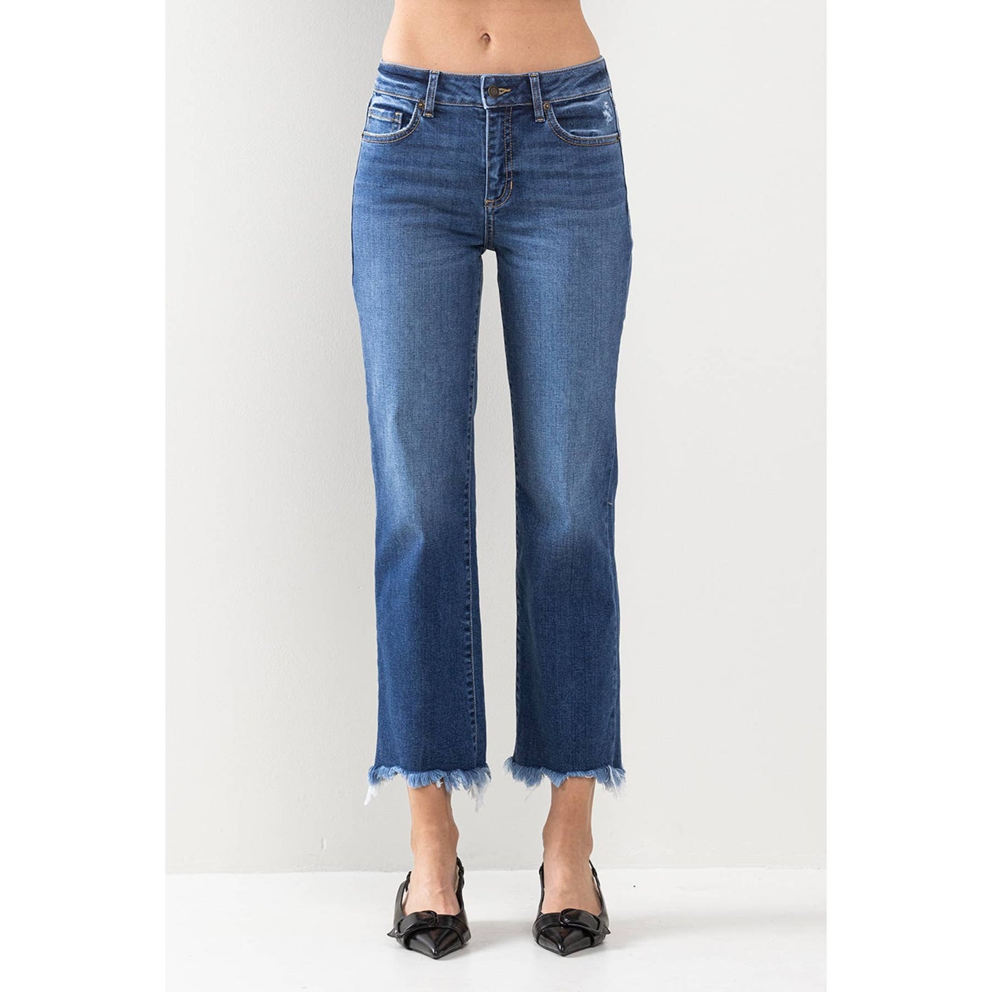 MID RISE CROPPED STRAIGHT LEG JEANS WITH FRAYED HEM